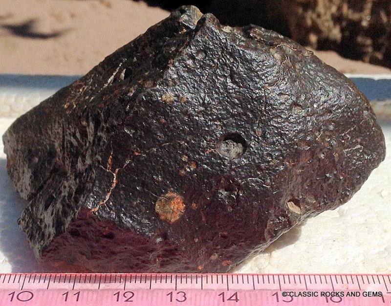 meteorite carbonaceous chondrite 240 gr probable cv 3  cai