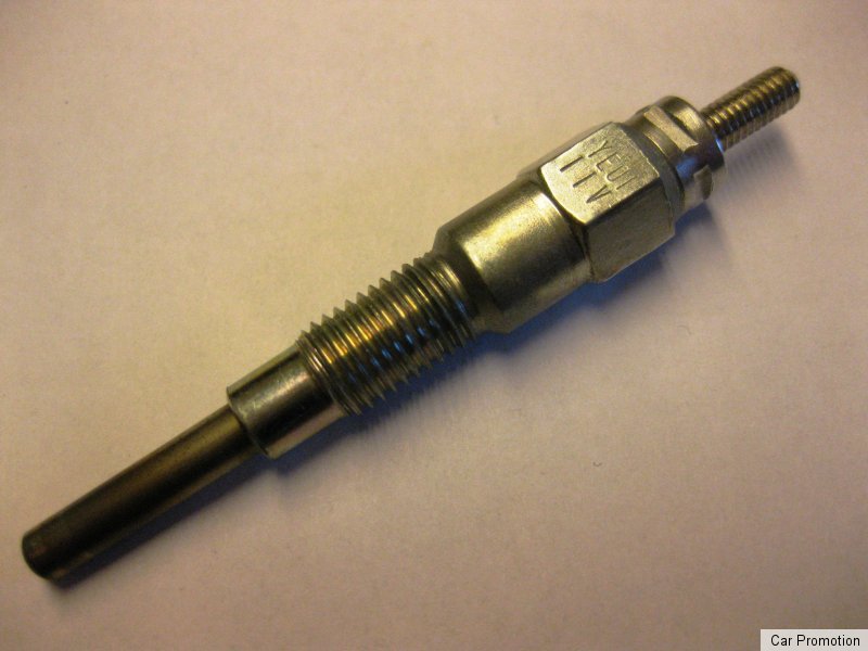 Glow plug NGK YE01 Glowplugs Kubota Z402 D722 D905 EA300 Z482 D902 D782