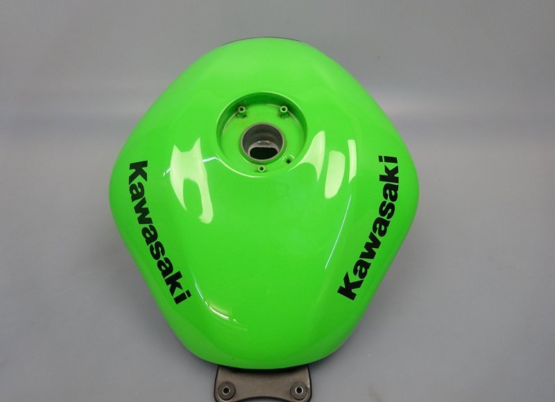 Kawasaki ZX6R ZX600P Tank Benzintank Kraftstofftank Fuel Tank 20072008