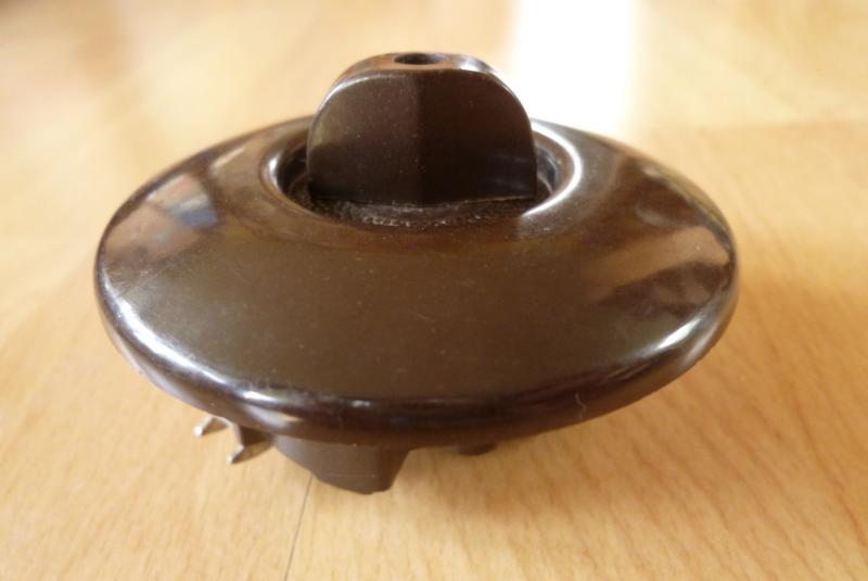 alter runder brauner Lichtschalter Drehschalter rund braun Bakelit