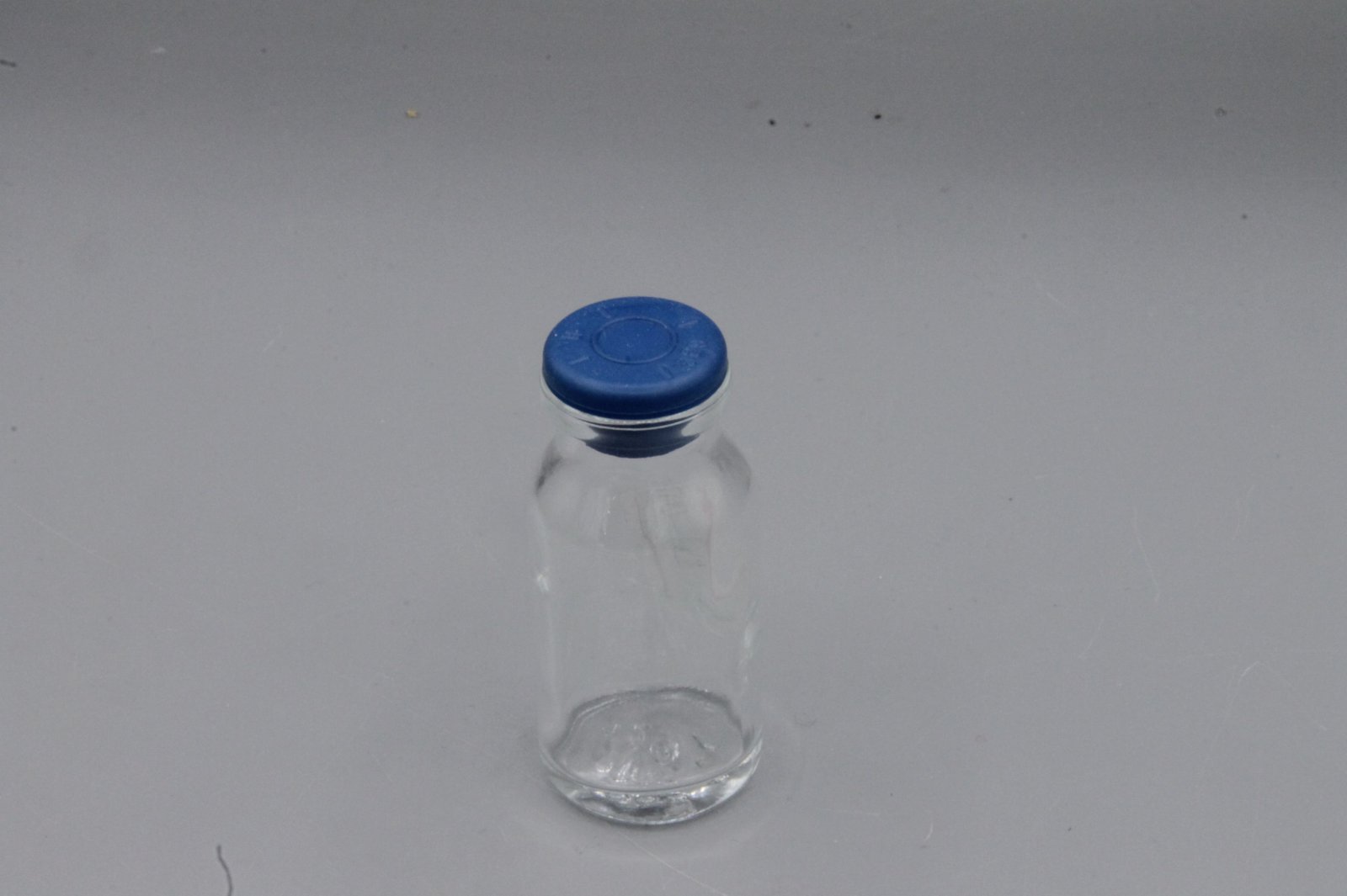 Glasflasche 10ml mit blauem Gummistöpsel