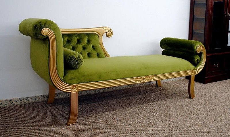 Edle Couch Recamiere Ottomane im Antikdesign Mahagoni Gold / Samt grün