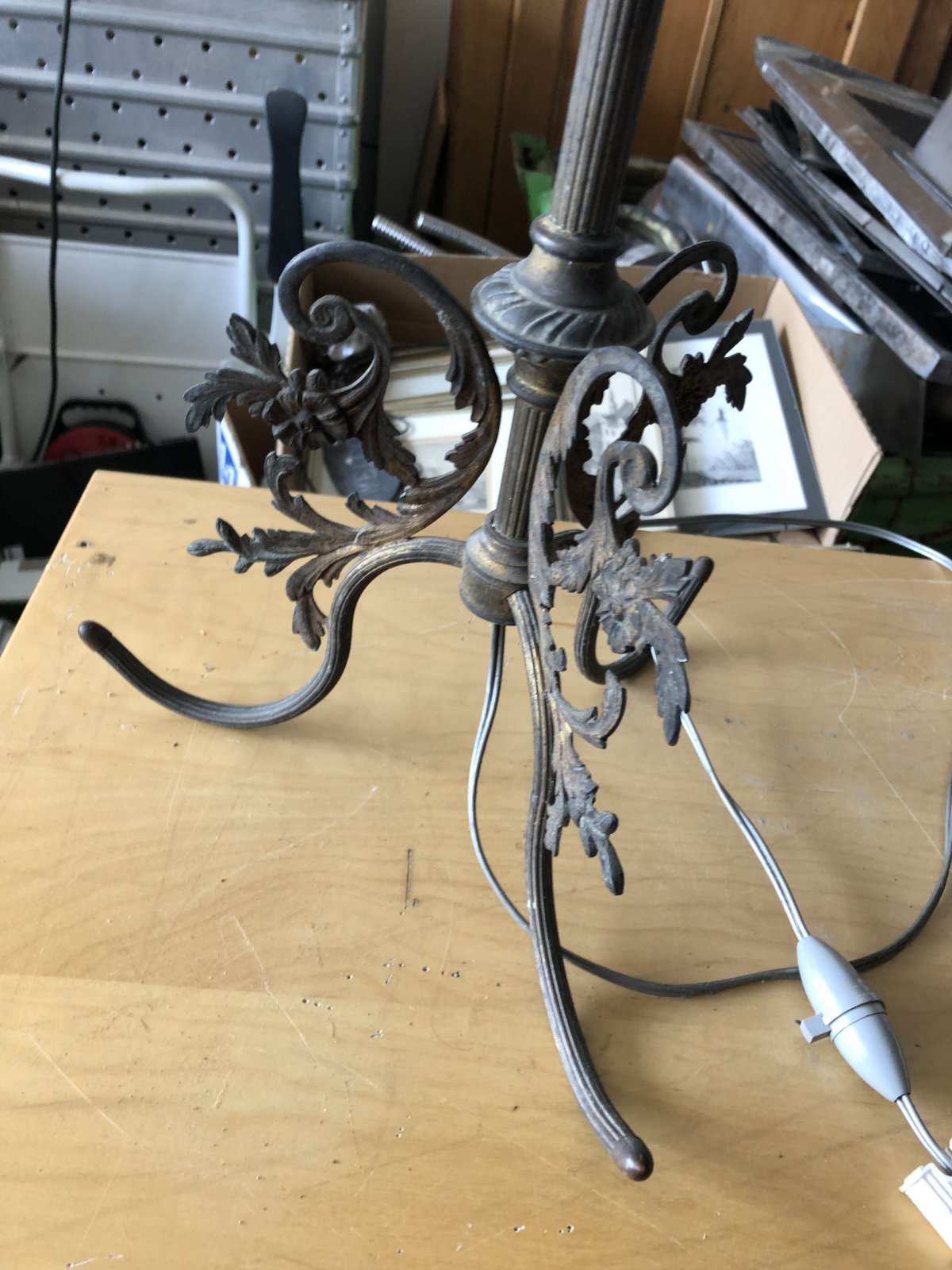 Antike Stehlampe H 114 cm Jugendstil Porzellanfassung Oberteil