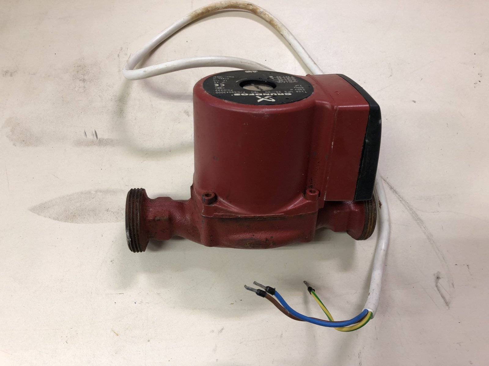 Grundfos Typ UPS 25-30 180 PIN 59543000 Heizungspumpe Umwalzpumpe 230V ...