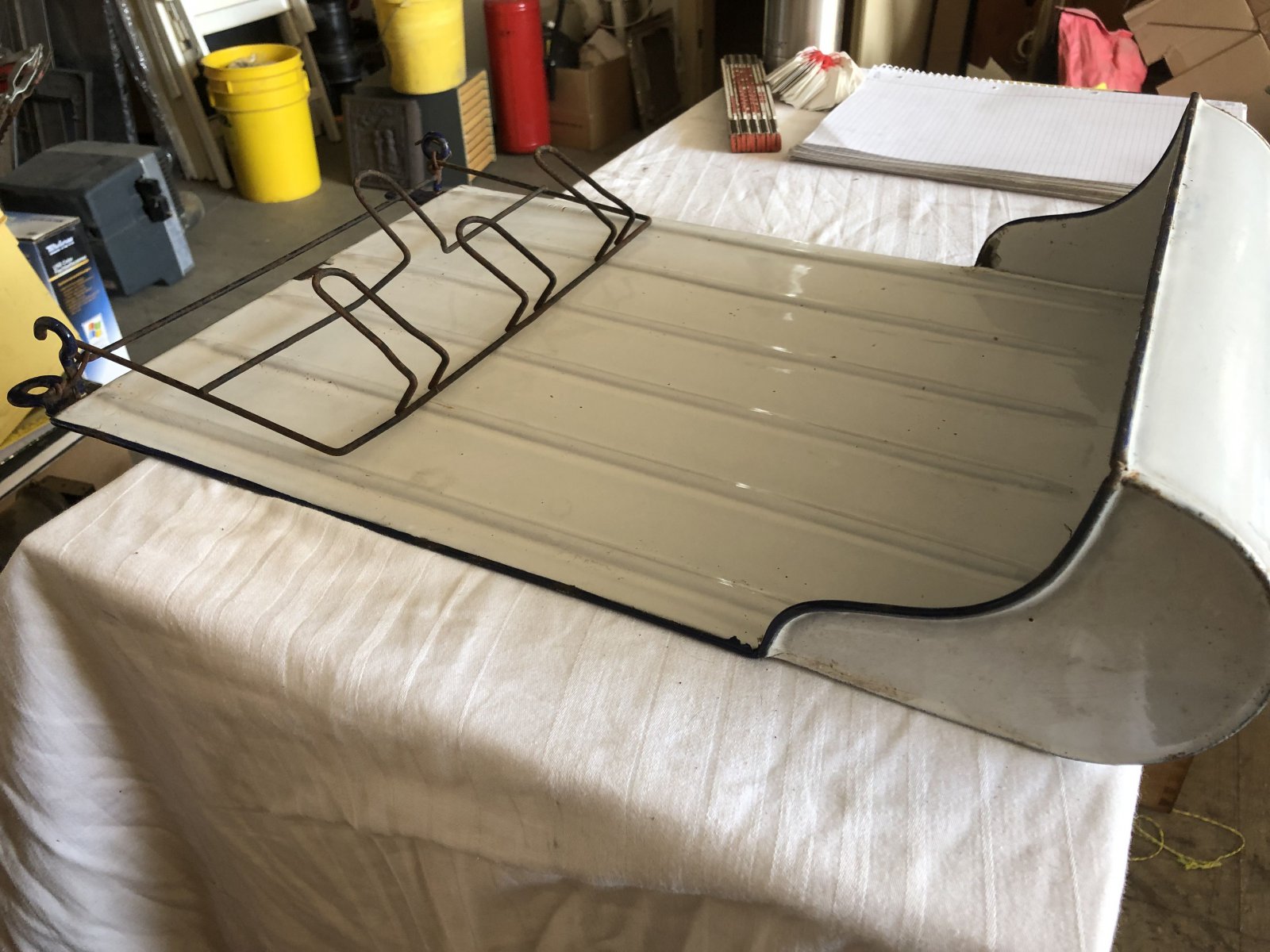 Alte Küchenhalterung Blech Email Marke und Teller/Topfdeckelhalter