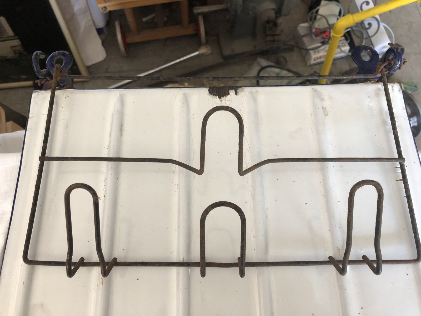 Alte Küchenhalterung Blech Email Marke und Teller/Topfdeckelhalter