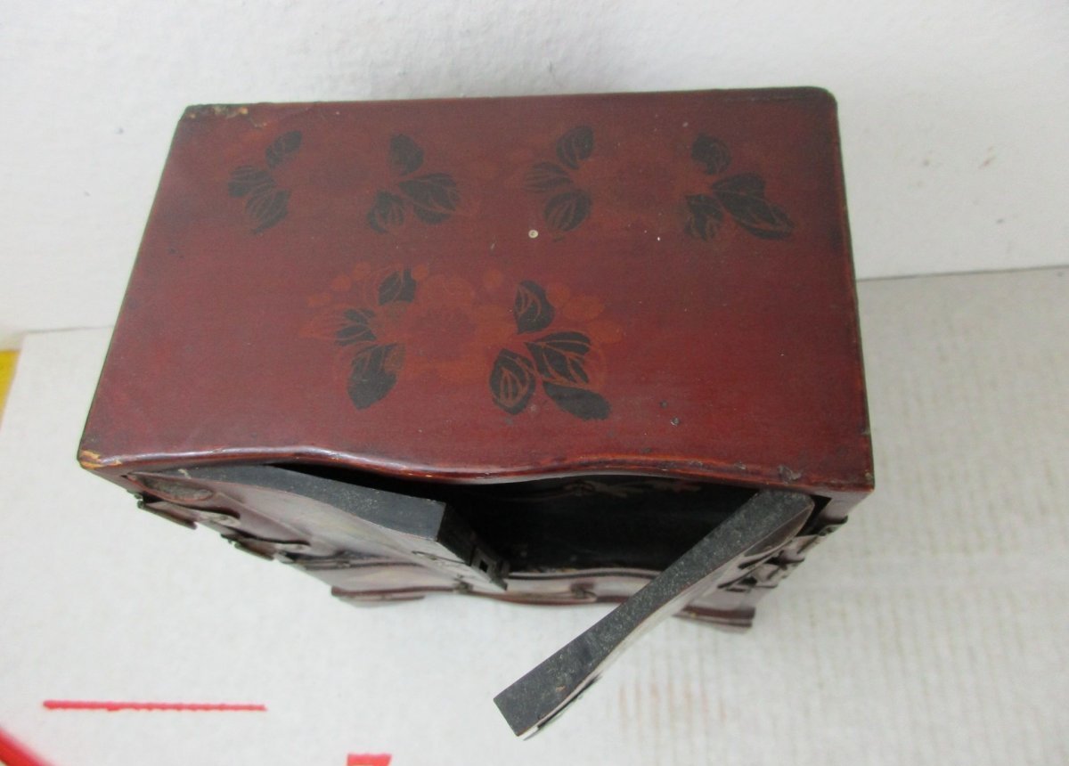 kleiner Originaler alter Schrank Holz Lackmalerei geschwungene Front