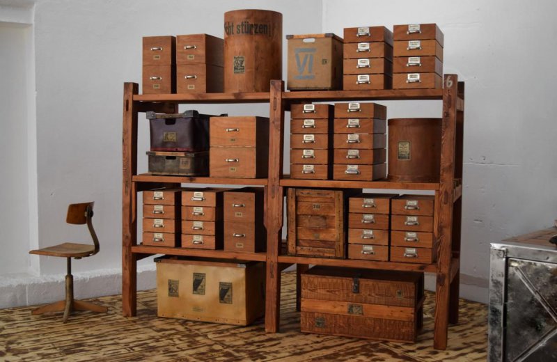 großes Regal mit Kisten Schubladenschrank Antik Alt Vintage Loft Fabrik