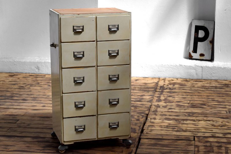 Schubladenschrank rollbar Apothekerschrank Antik Vintage Alt Weiß