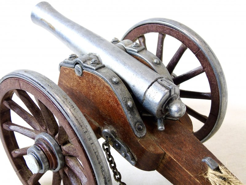 alte Kanone Geschütze auf Rädern 30cm 0,7kg Metall Kanone Holz
