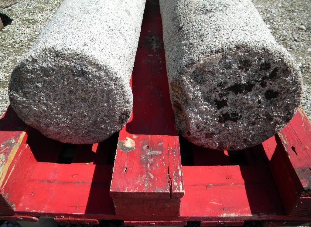 2 ant. runde SÄULEN 1840 GRANITSÄULE mit KAPITELL Steinsäule+Podest