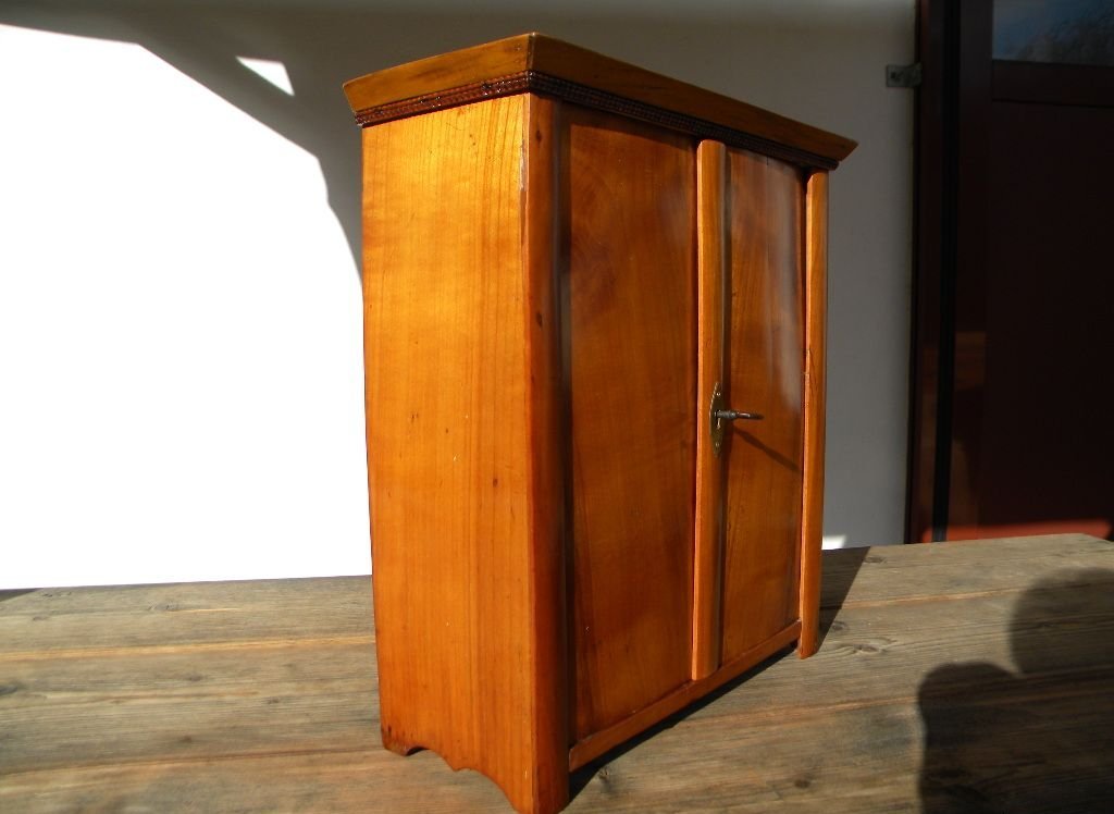 1830 orig. Biedermeier KIRSCHE MODELLSCHRANK MINIATURMÖBEL