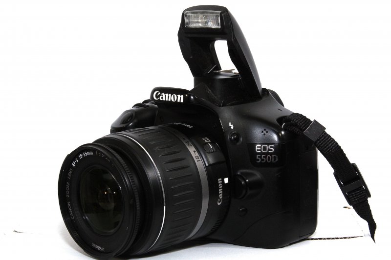  Canon  EOS 550D  18 MP FULL HD DSLR Canon  EF S 18 55mm II 