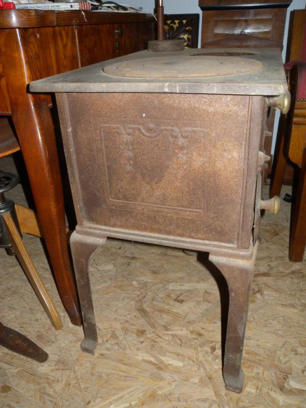 Kleiner alter Gussofen Herd Erika Nr. 99 Kanonenofen Antik Jugendstil