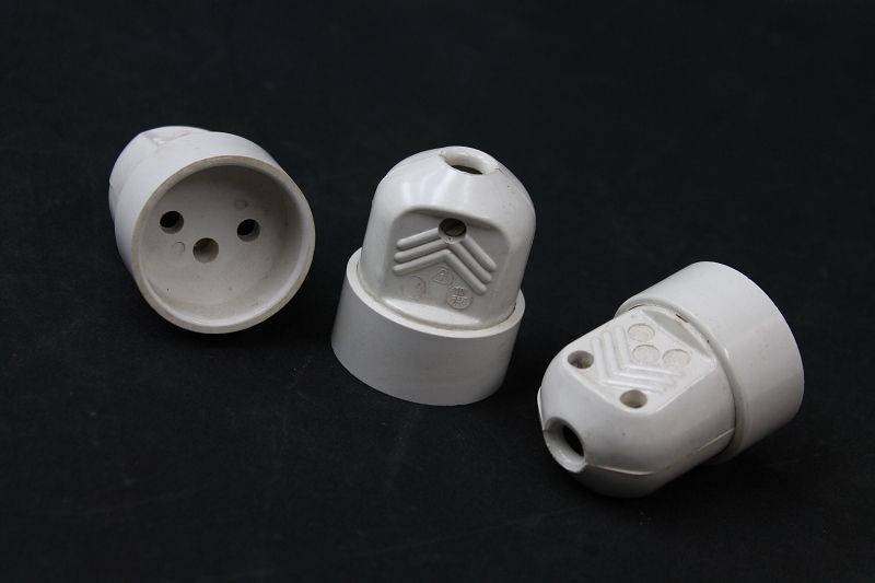 alter Stecker für Kabel Steckdose Bakelit weiß old vintage female