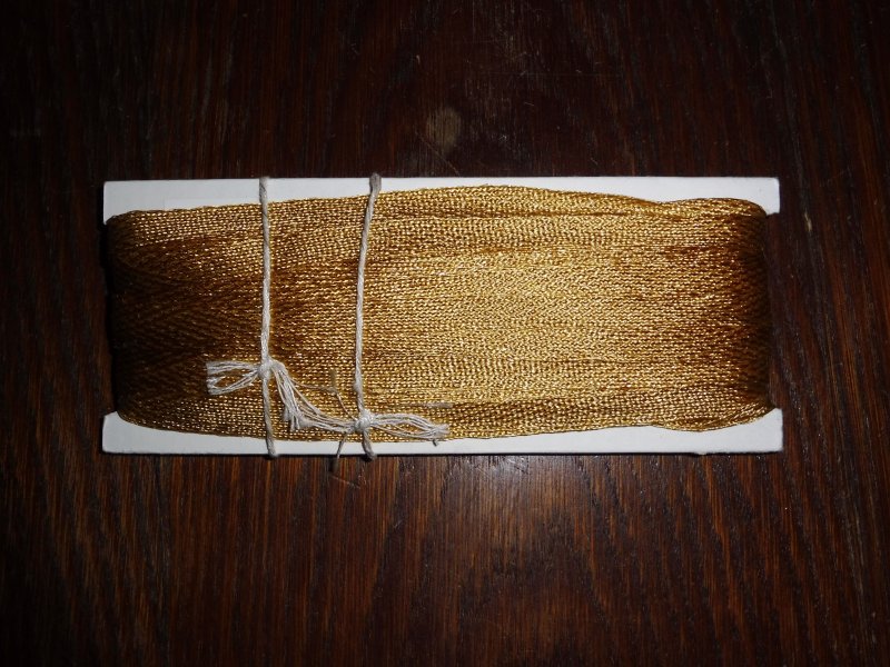 0,60€//m Höhe ca 1,5cm 25m auf einer Pappe grün mit gelb//gold Borte