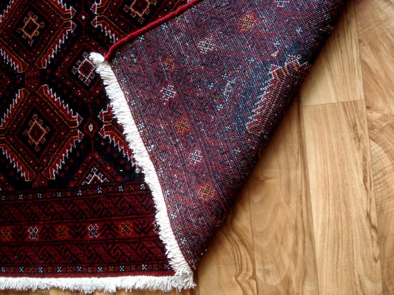 Wunderschöner Teppich aus turkmenistan turkmenischer teppich