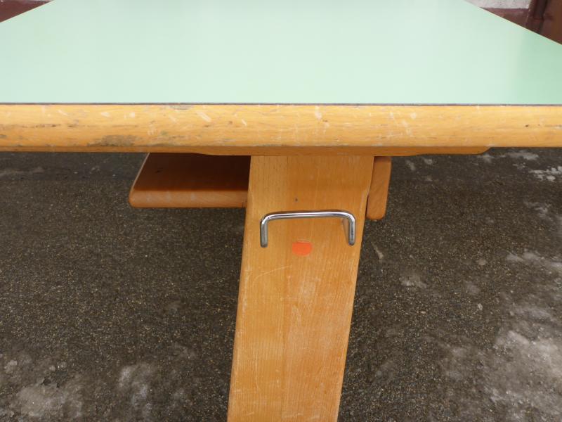 alter Schultisch für Kinder Schreibtisch Tisch Kindertisch alte