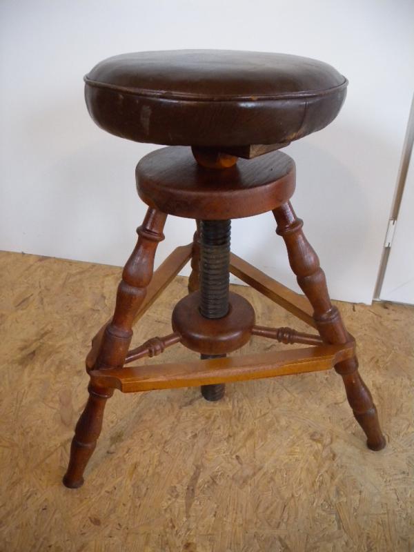 Antik Holz Drehhocker Werkstatt Hocker stool Industriedesign Fabrik
