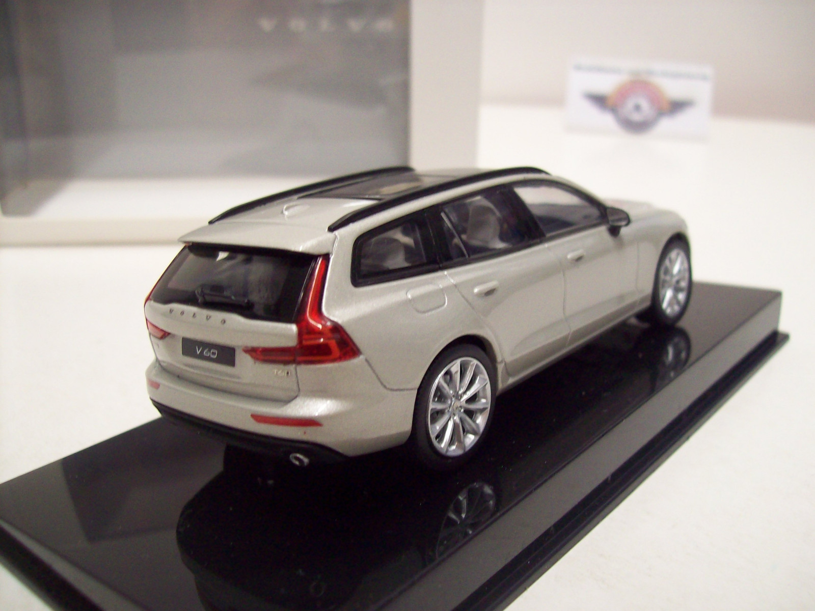 Model Car Volvo V60 1:43 バーチライト Volvo V60 Cross